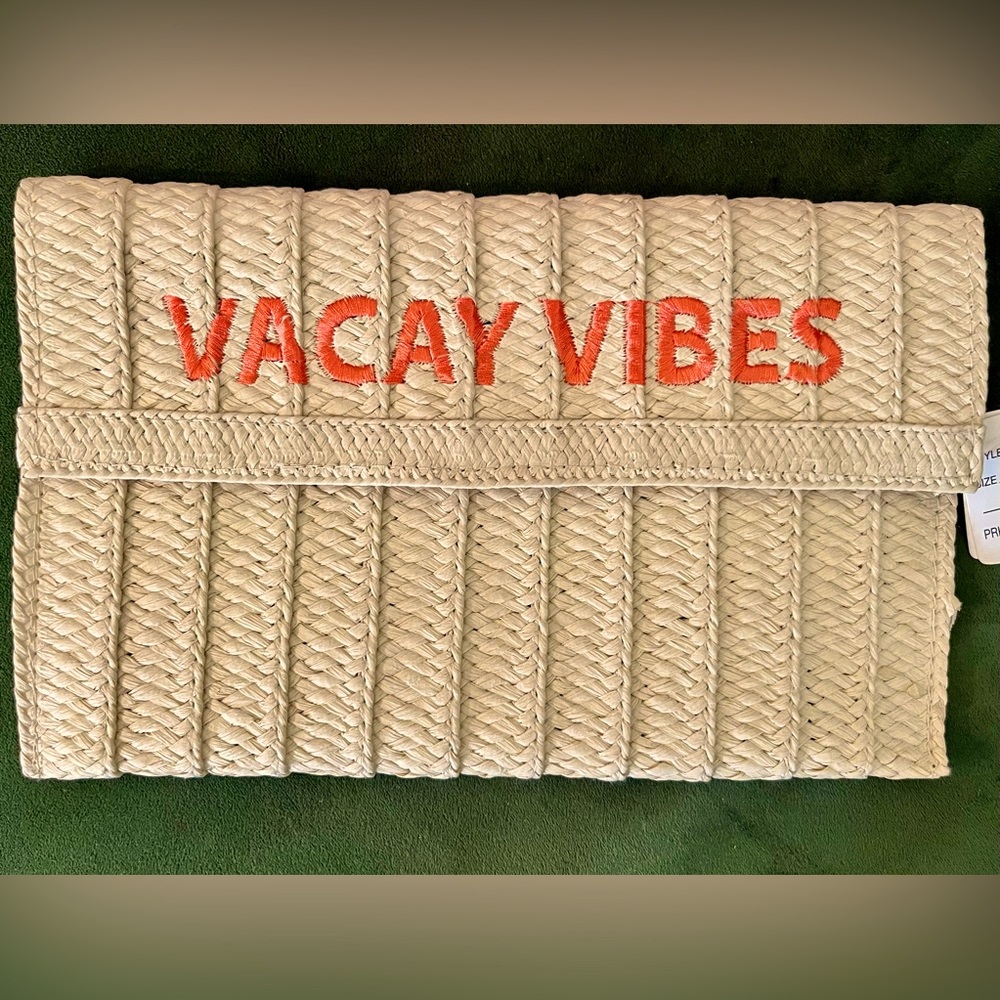 VACAY VIBES envelope bag